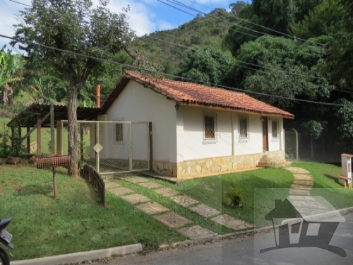 CASA RSTICA EM TERRENO PLANO